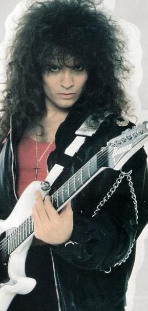 VINNIE MOORE picture