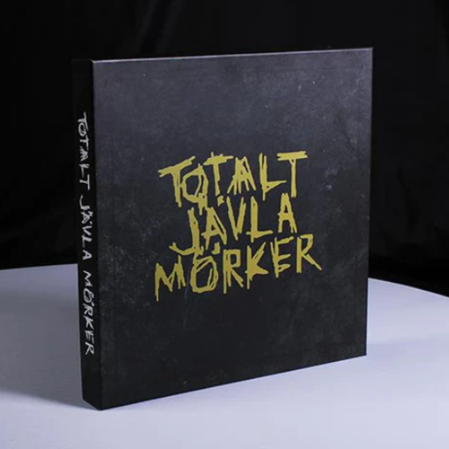 TOTALT JÄVLA MÖRKER - Helvetesboxen cover 